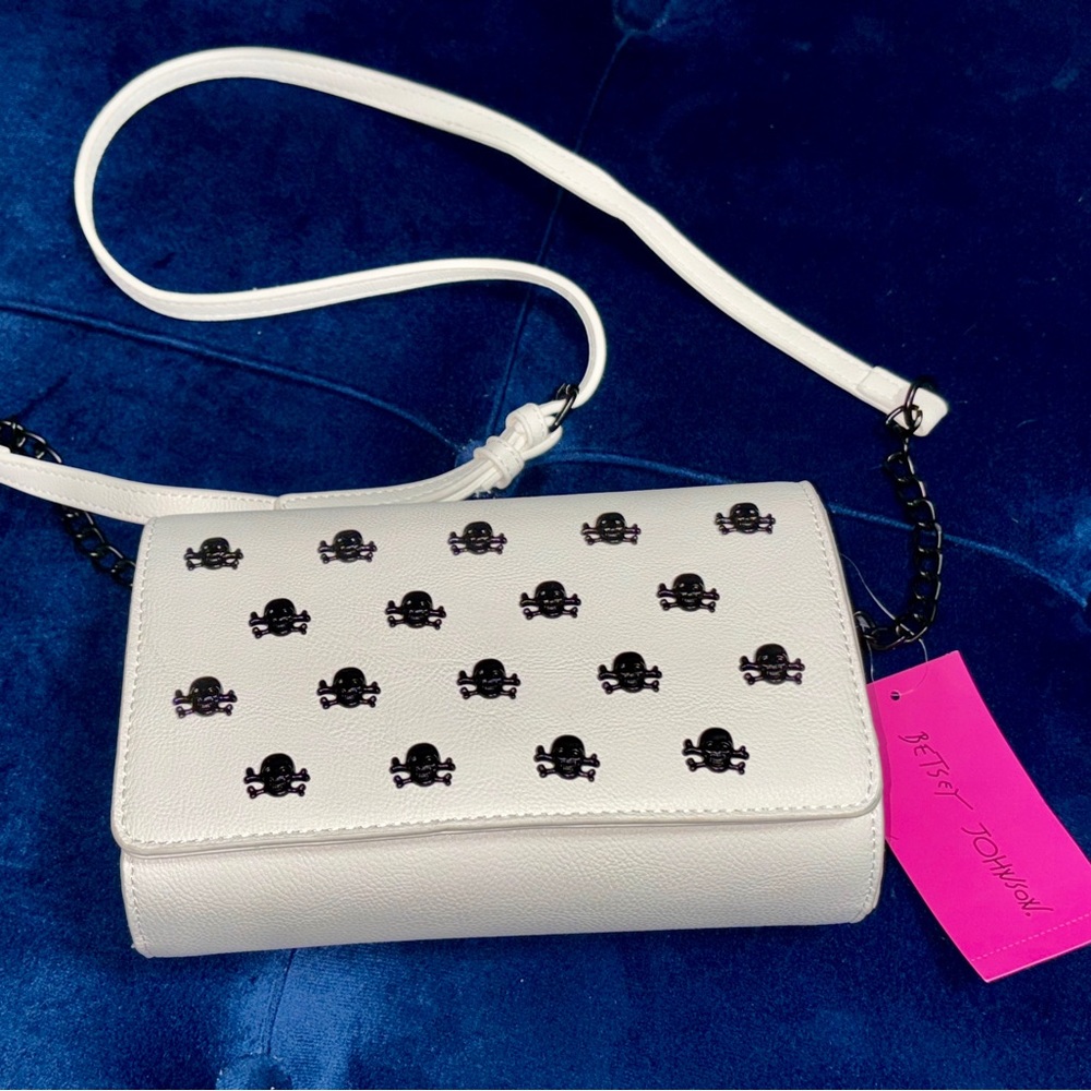 Betsey Johnson XO Skull Crossbody White